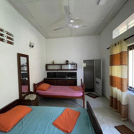 Rockstel Towers Backpacker Hostel Unawatuna Dış mekan fotoğraf