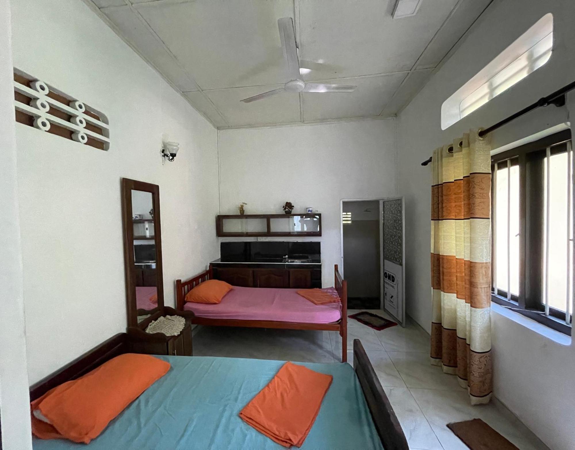 Rockstel Towers Backpacker Hostel Unawatuna Dış mekan fotoğraf