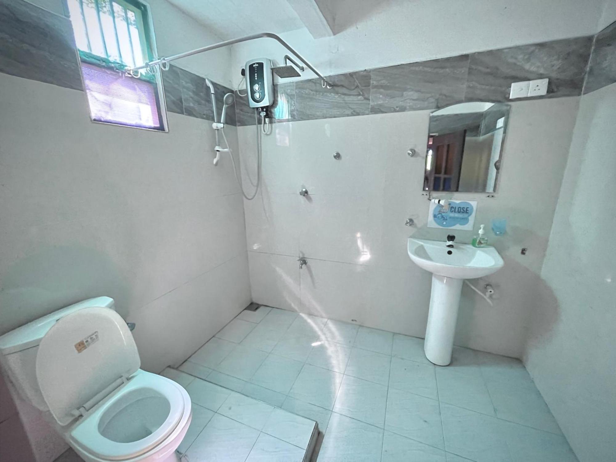 Rockstel Towers Backpacker Hostel Unawatuna Dış mekan fotoğraf